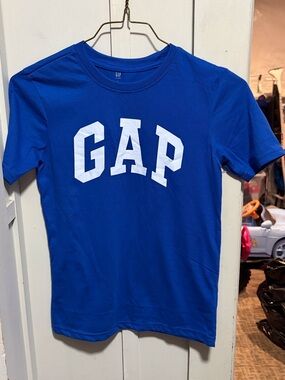 Kids gap shirt size L